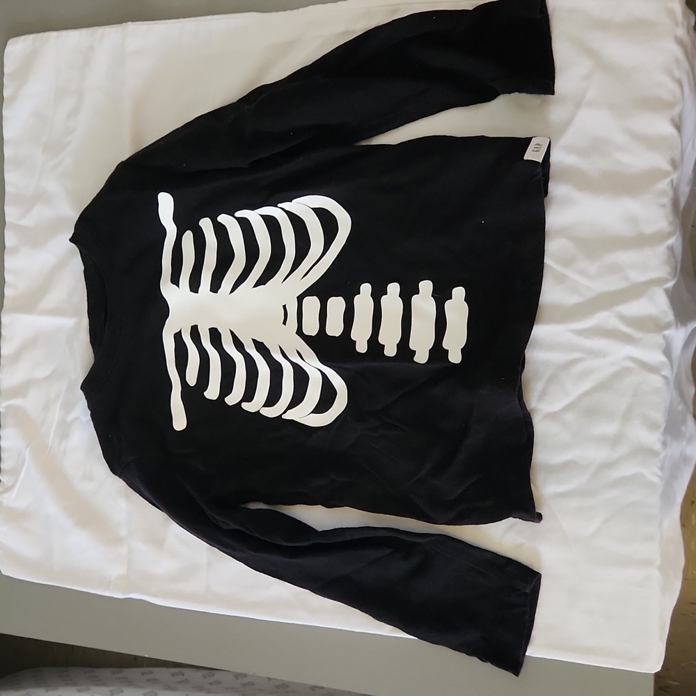 Gap boys 5T black and white shirt